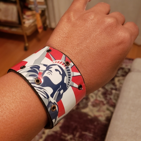Statue of Liberty Artist Cuff Bracelet - Picture 1 of 5